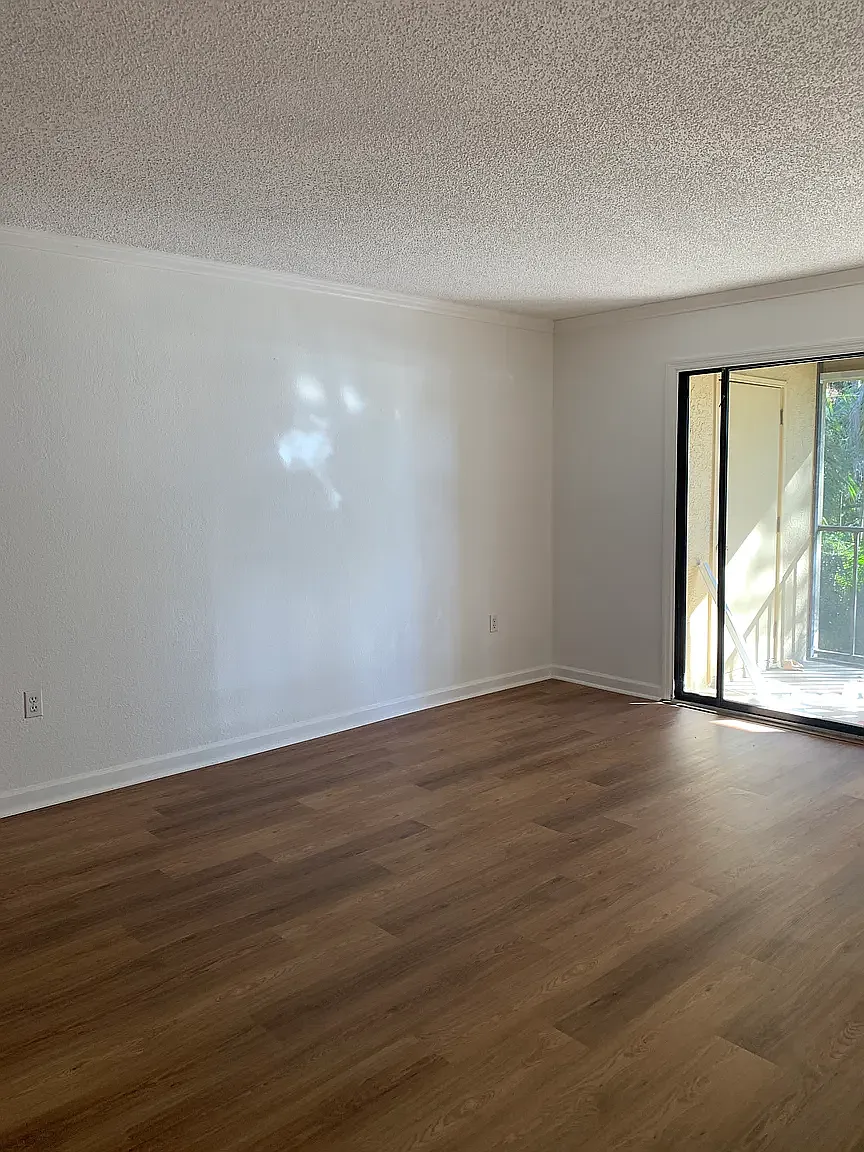 2 bed, 950 sqft, $1,800 — Photo 3