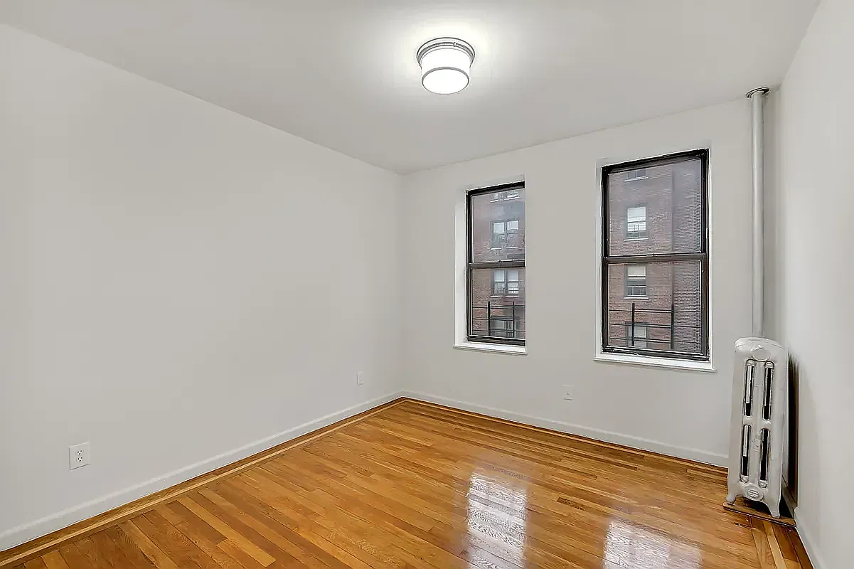 225 East 202nd Street — Photo 4