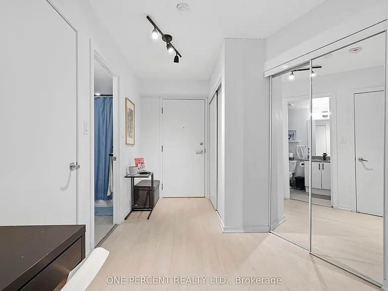 801 Sheppard Ave W #511 — Photo 2