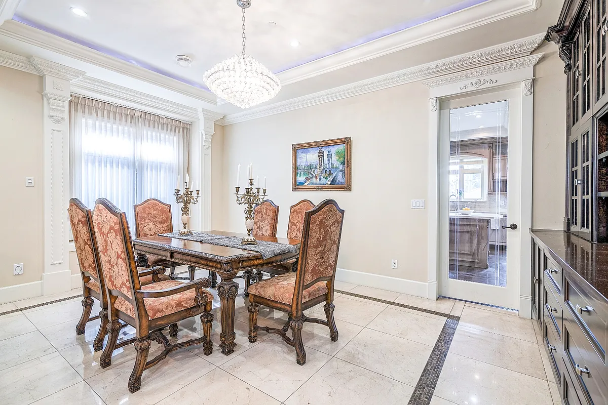 4 bed, 2.5 bath, 3100 sqft, $6,300 — Photo 3