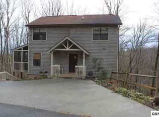 858 Chestnut Dr, Gatlinburg, TN 37738