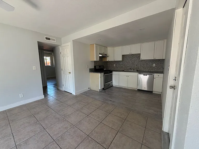 10181 De Soto Way — Photo 5