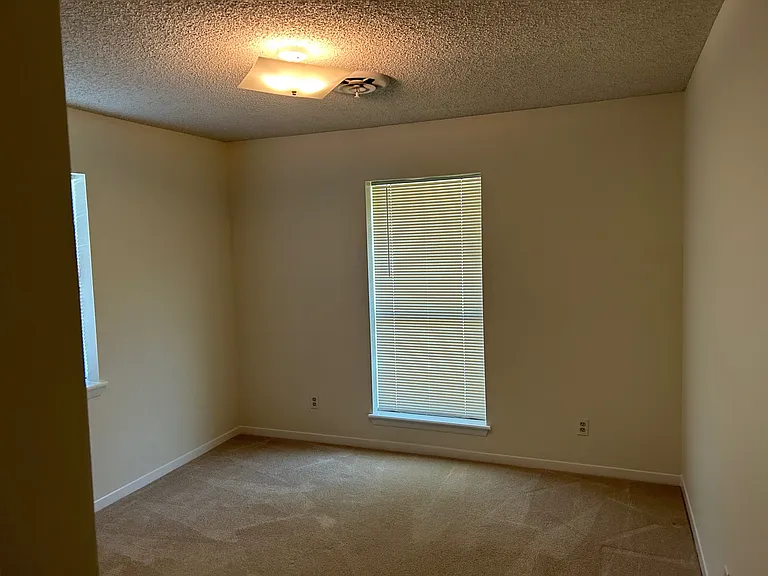 1583 E Industry St — Photo 14