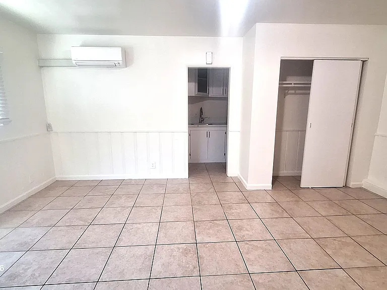 611 S Flower St — Photo 4