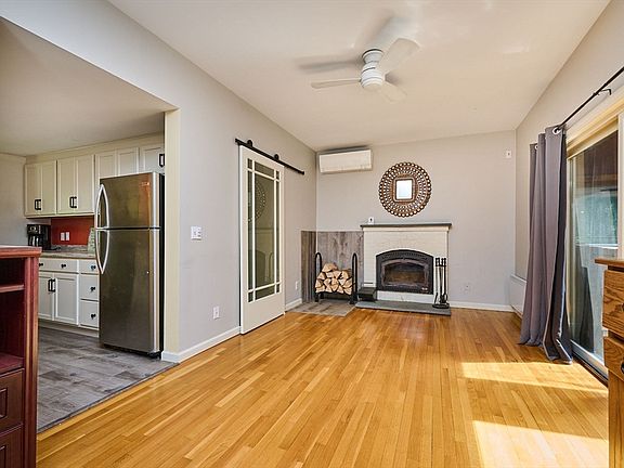 4th image of 55 Huckle Hill Rd