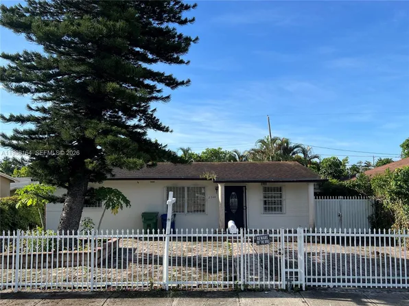 2540 NW 141st St, Opa Locka, FL 33054