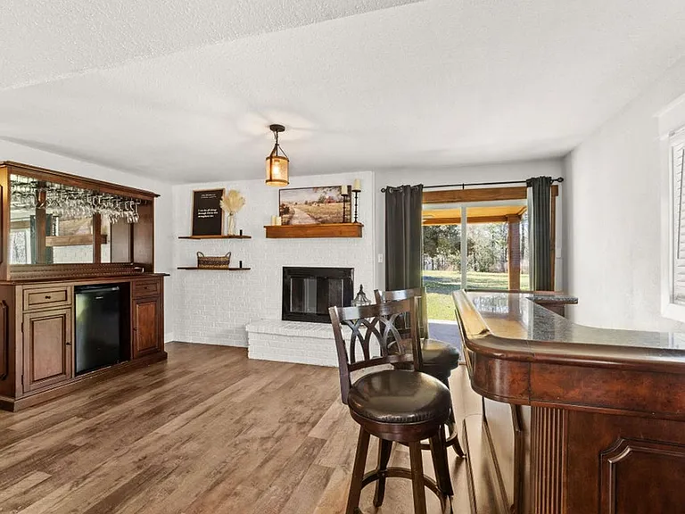 1691 Lake Vernon Rd — Photo 5