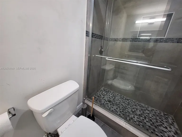 3700 NE 13th Ter #1 — Photo 6