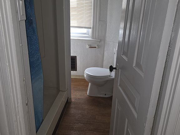 5th image of 442 Eleanor St #2