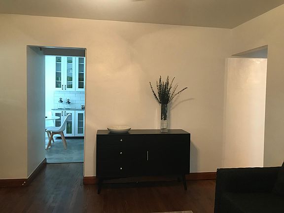 5th image of 2943 Washington Ave