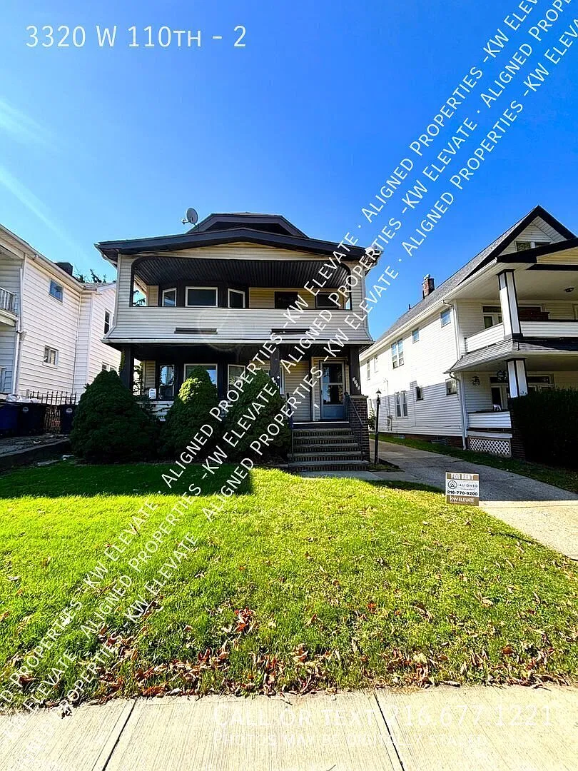 Cleveland West Side Bright & Updated 2 Bedroom! — Photo 1