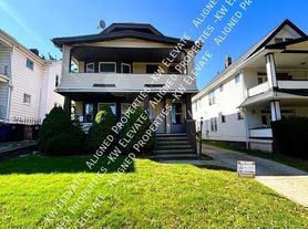 3320 W 110th St, Cleveland, OH