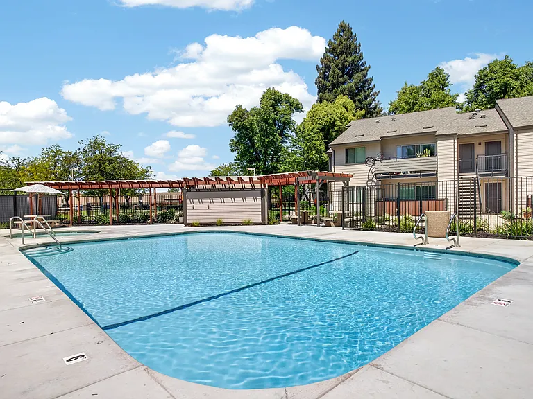 Laurel Oaks — Photo 12