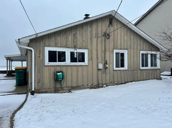 306 Killarney Beach Rd, Bay City, MI 48706