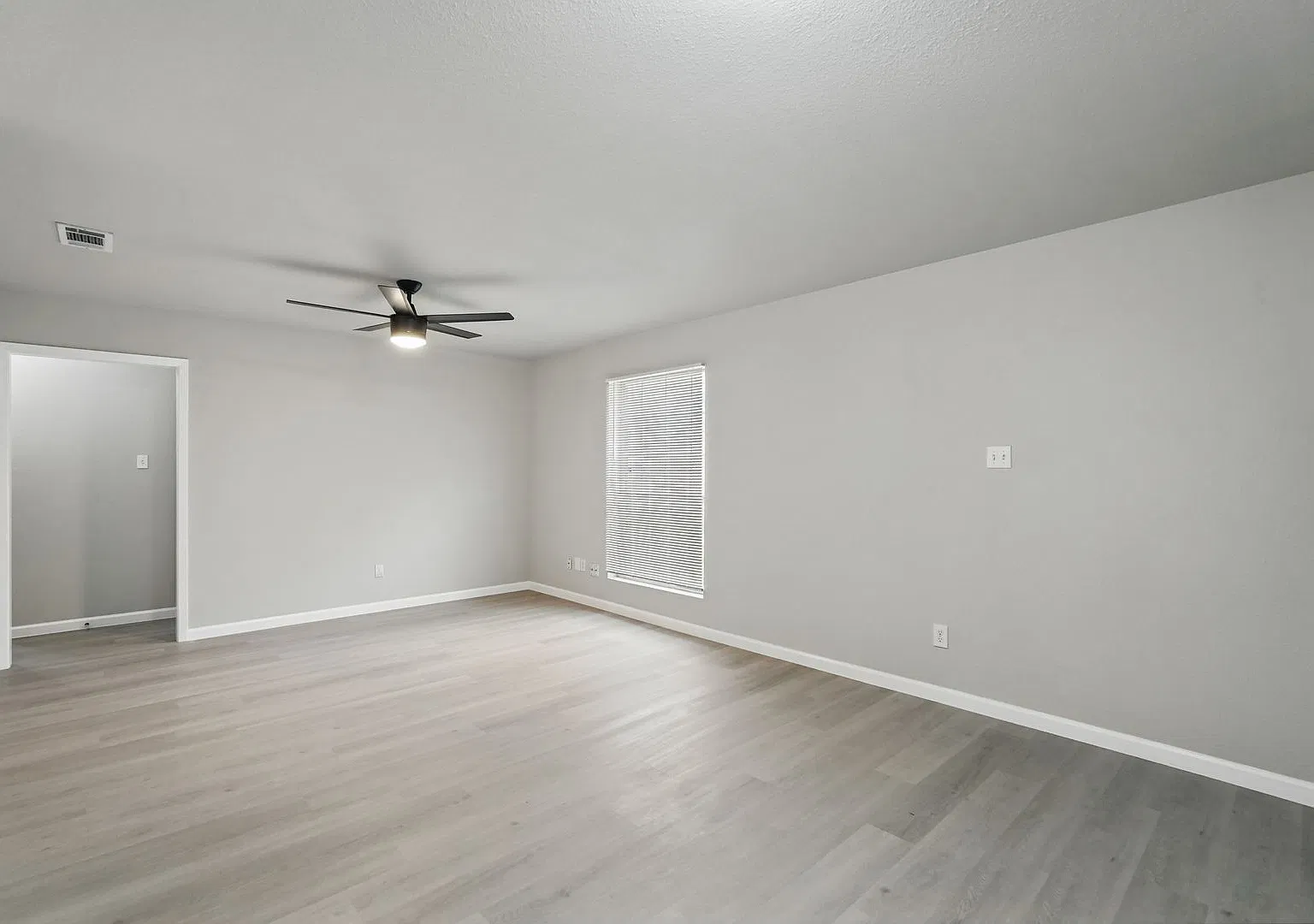 Welcome to your new 3bdrm 2bth home! — Photo 3