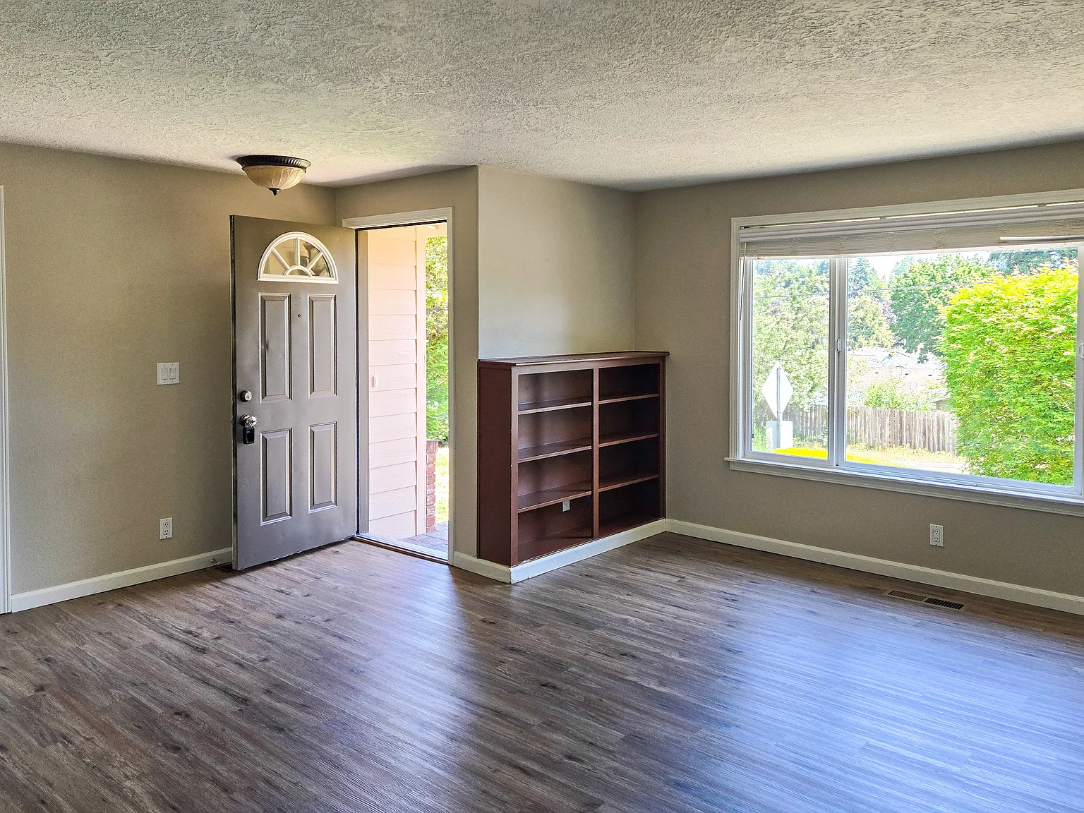 3 bed, 1400 sqft, $2,350 — Photo 3