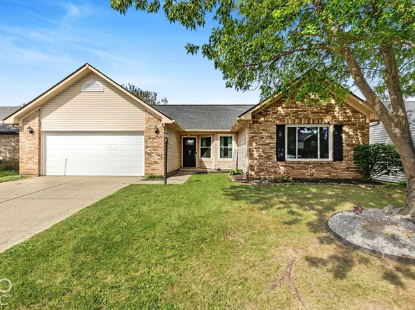 214 E Pine Ridge Dr, Westfield, IN 46074