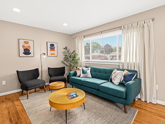 3rd image of 28459 Rosslyn Ave