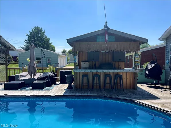 906 Westview Dr, Belpre, OH 45714