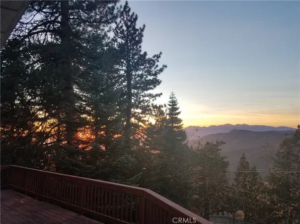 30906 Live Oak Dr, Running Springs, CA 92382