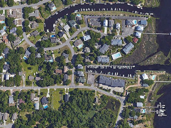 2nd image of 412/414 Lewis Drive