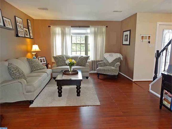 3rd image of 151 Burgundy Ln