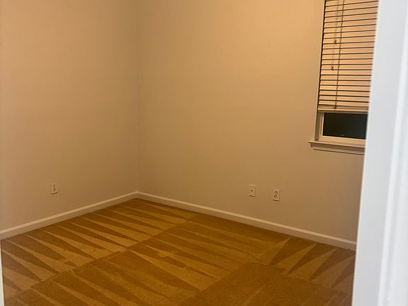 4th image of 654 Woodland Ter