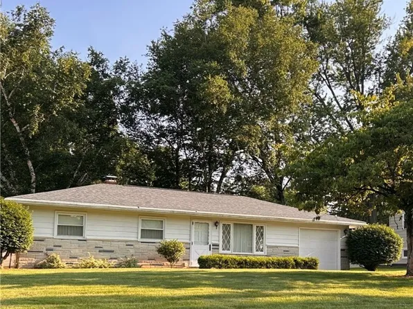 4511 Warwick Dr N, Canfield, OH 44406