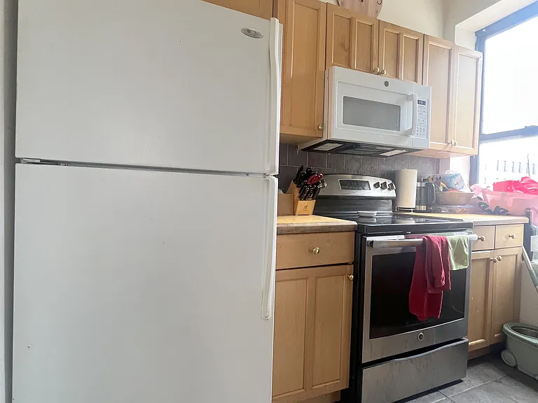 329 E 13th St #1A — Photo 3