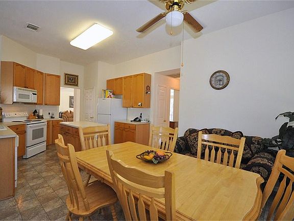 Breakfast area adjacent to the kitchen
