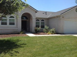 6721 W Robinwood Ct, Visalia, CA 93291