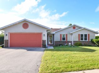 1310 Whispering Pines Dr, Delavan, WI 53115