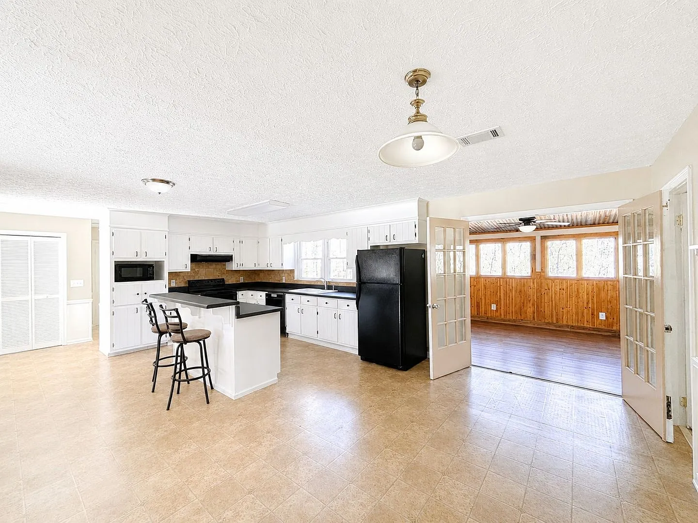Spacious 4-Bedroom Home with the Privacy You've Been Looking For — Photo 2