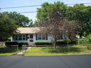 6 4th St, Smithfield, RI 02917