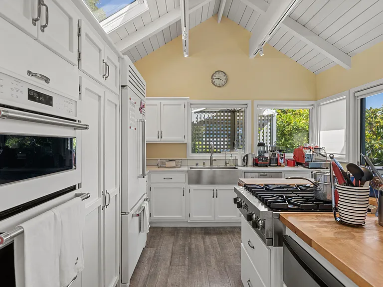 310 Belvedere Ave — Photo 15