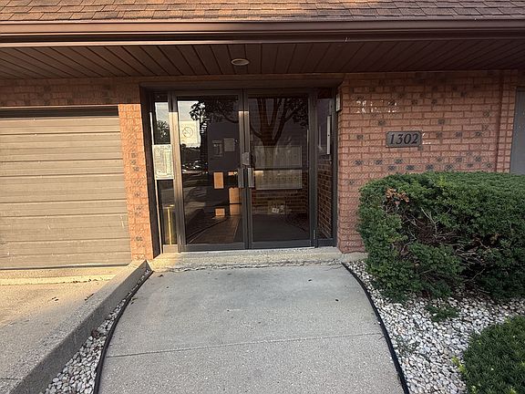 2nd image of 1302 E Washington St APT B1