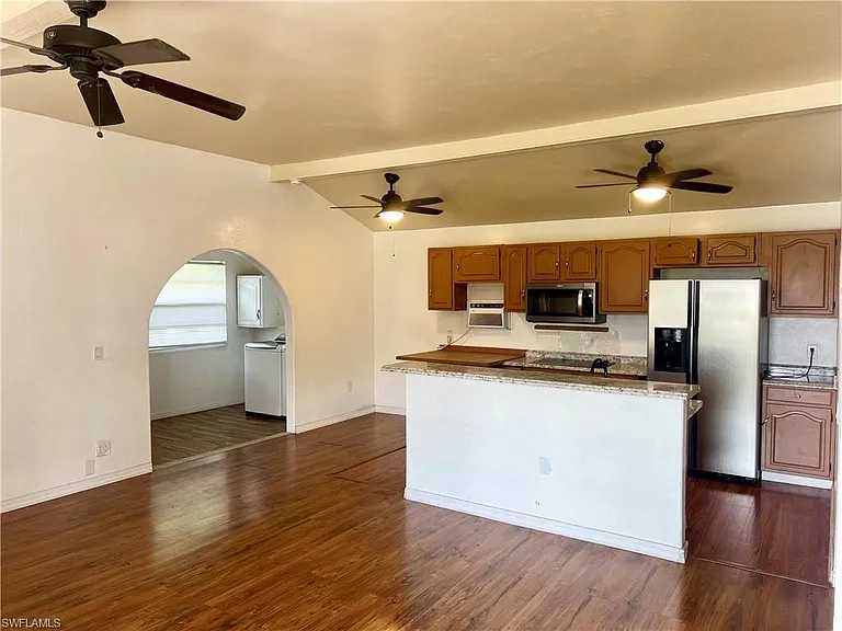 446 San Bernardino St — Photo 3