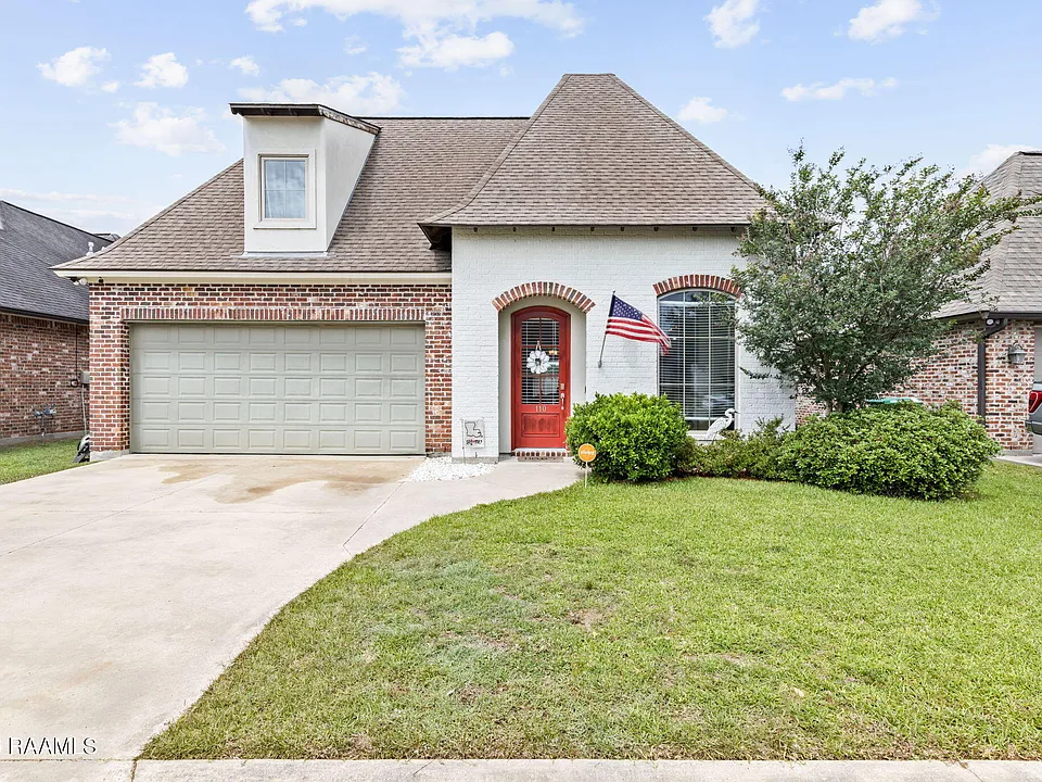 110 Golden Cypress Dr