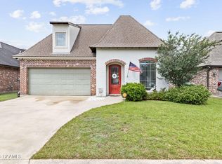 110 Golden Cypress Dr, Youngsville, LA 70592