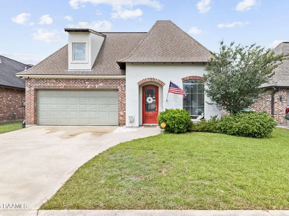 110 Golden Cypress Dr, Youngsville, LA 70592