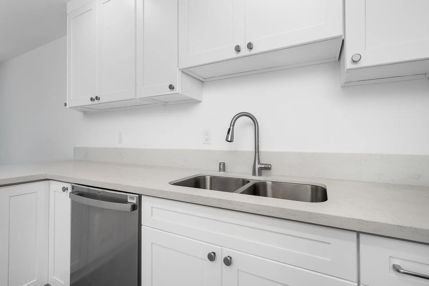 3 bed, 1300 sqft, $3,700 — Photo 4