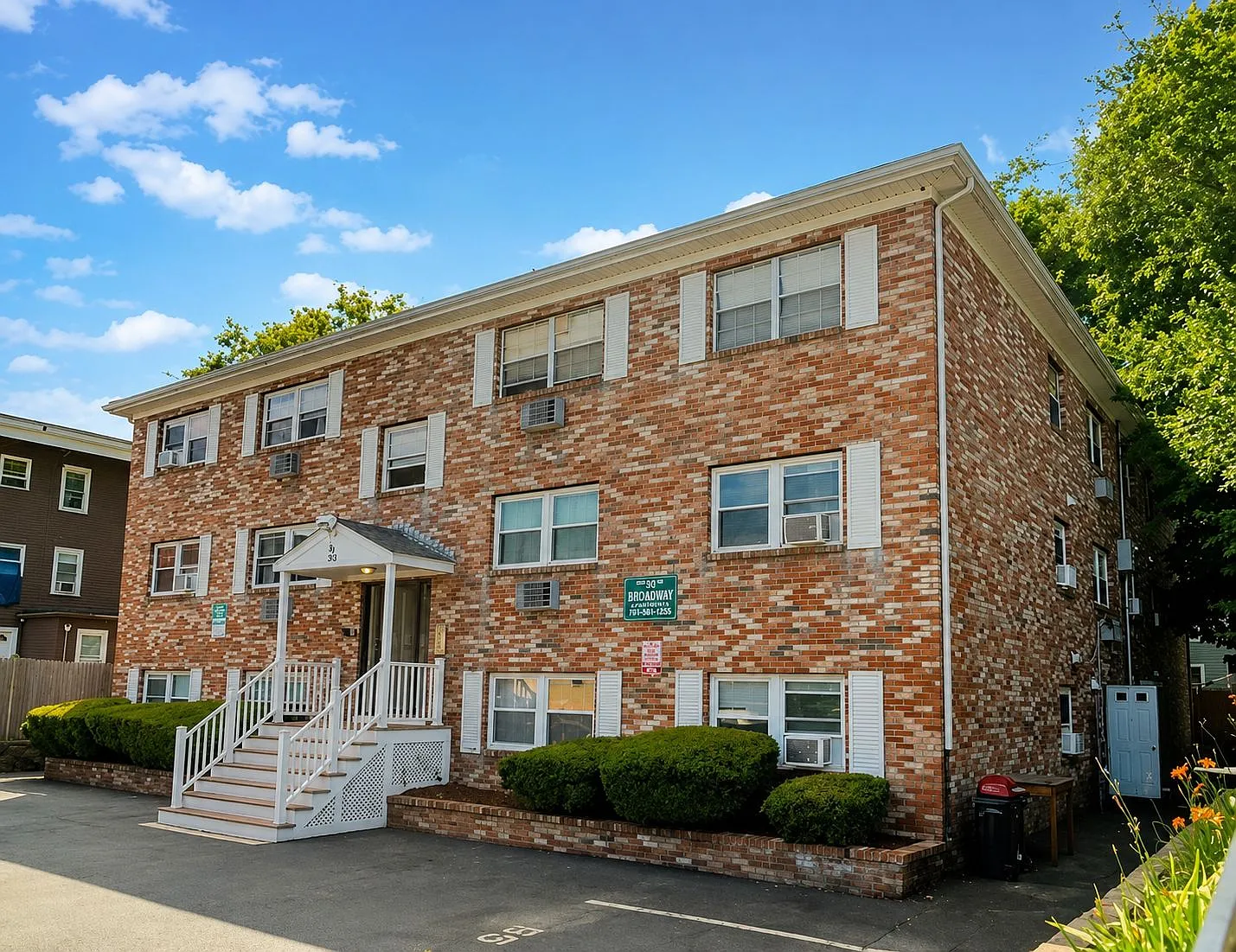 2 bed, 1000 sqft, $2,400 — Photo 1