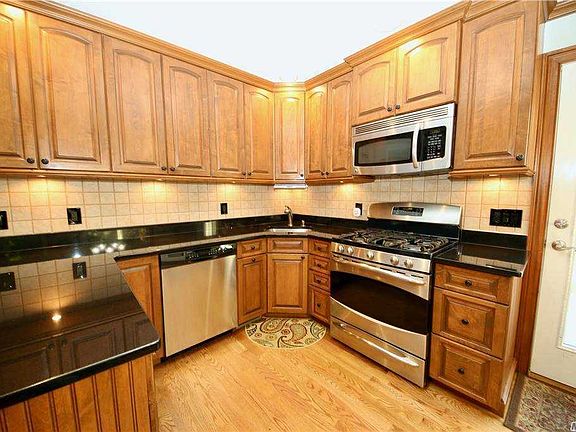4th image of 36 Madison St