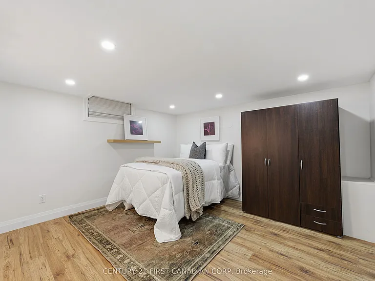 54 Manitoulin Dr — Photo 20