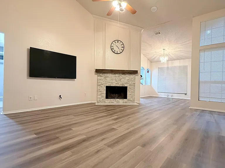 509 Kalmia Dr — Photo 2