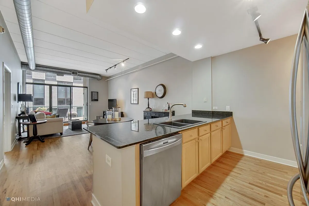 Building Photo - 849 W Monroe St #3B