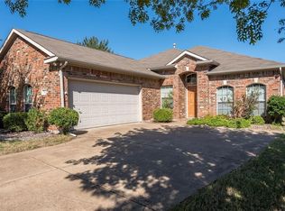 2700 Snowy Owl Dr, Mesquite, TX 75181