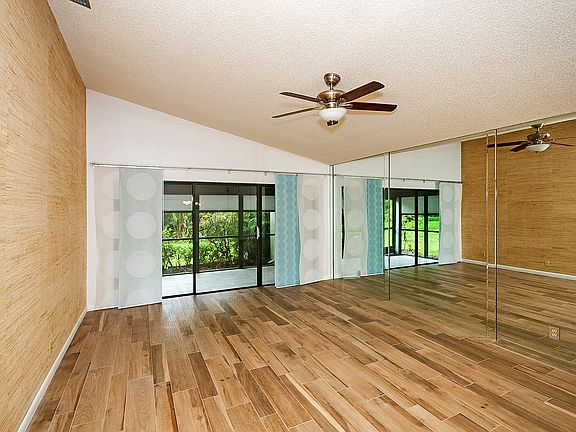 5th image of 3740 Arelia Dr N