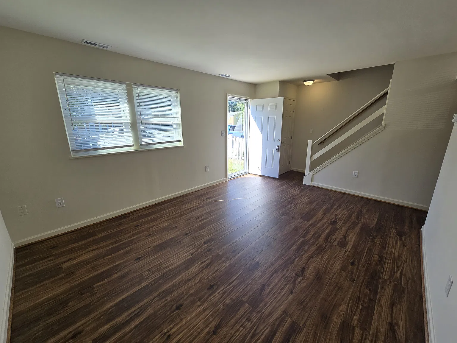 3 bed, 1.5 bath, 1200 sqft, $1,795 — Photo 3