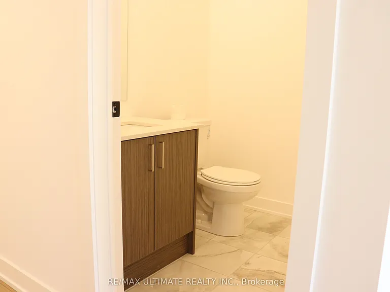 61 Flan Blvd — Photo 10